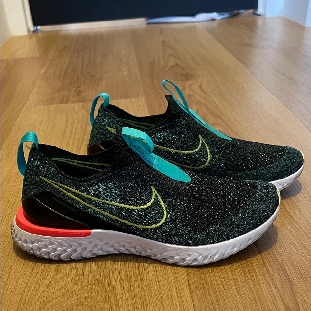 Women’s Nike epic react 6youth or 7.5 in women’s